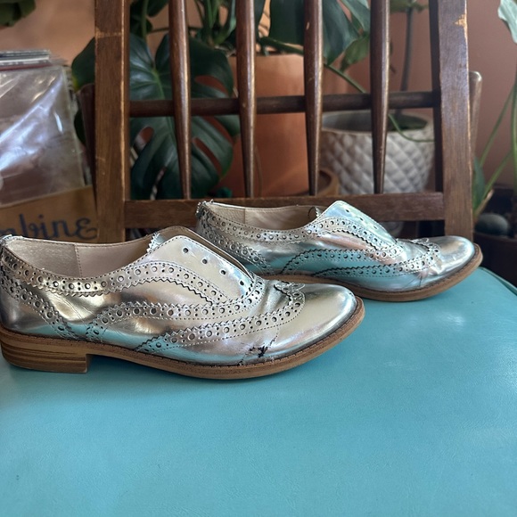 Sam Edelman Silver Brogue Shoes - Picture 3 of 3